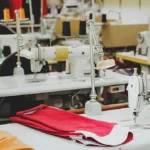 Плюсы оптового пошива одежды для крупных брендов и стартапов